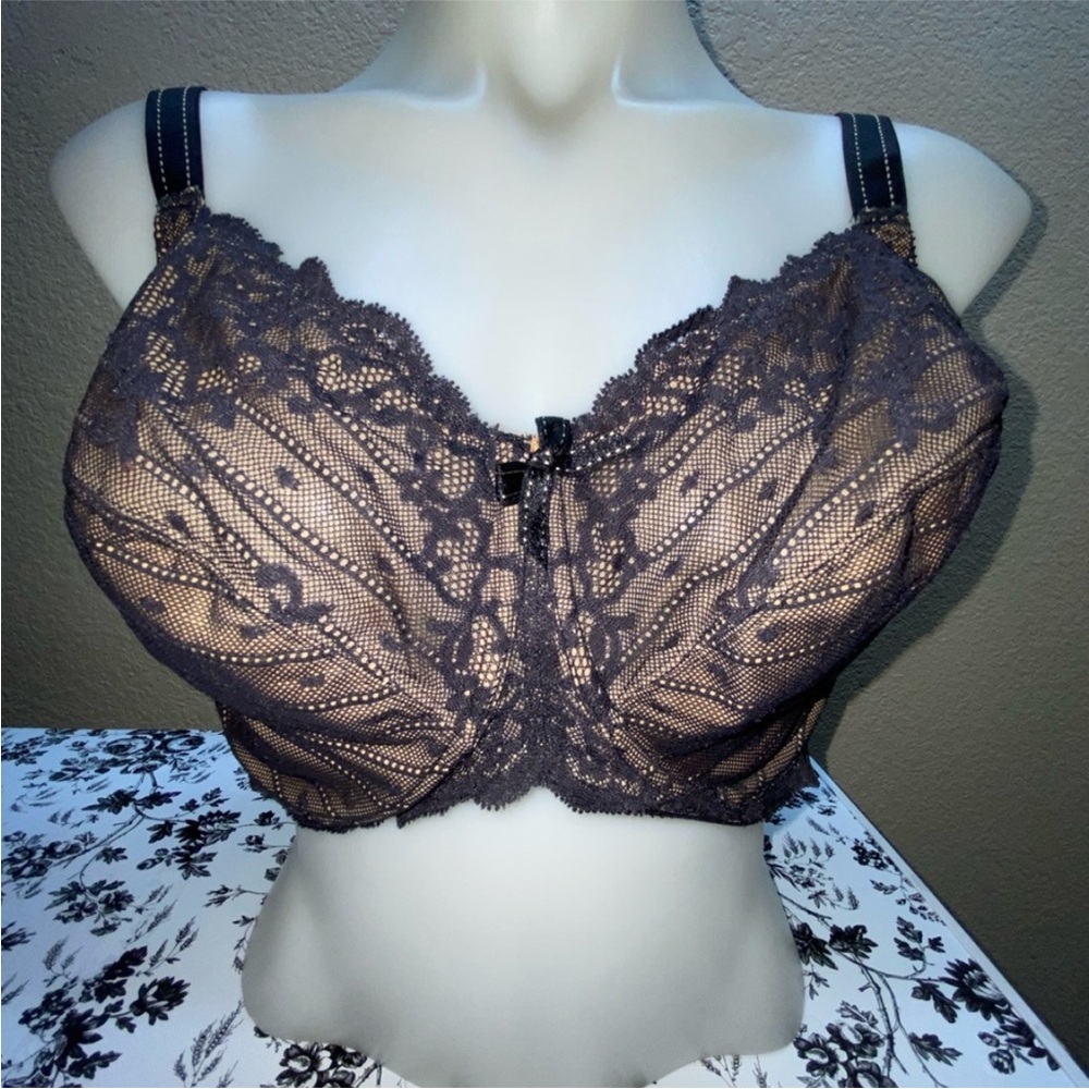 Chantelle 38F Underwire Lacy Demi Bra Cute Stitching Detail Excellent Condition